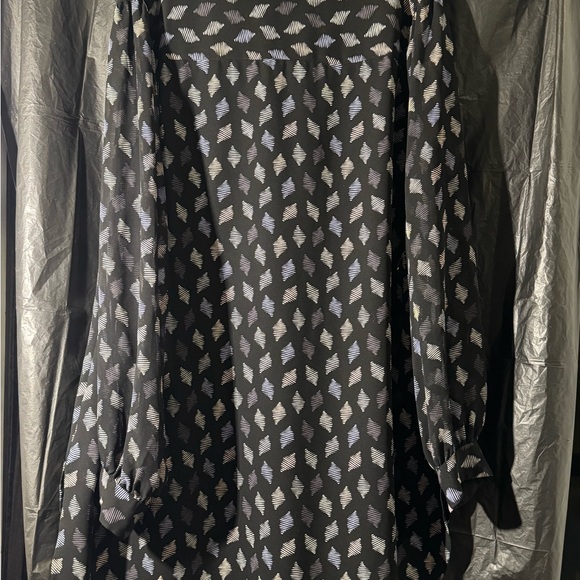 Anne Klein Elegant Black Top - Picture 3 of 7